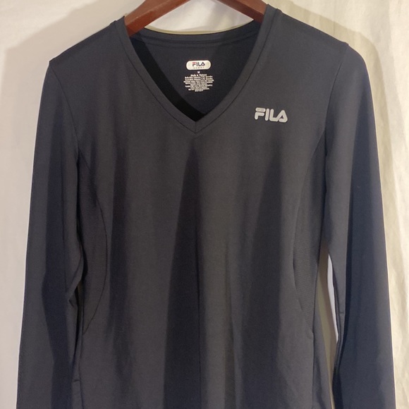 Fila woman’s athletic top size Med. - Picture 3 of 6